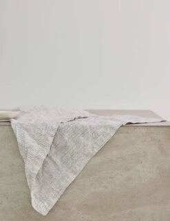 Linen Table Napkins (Set Of 4) By Cultiver 31 Linen Table Napkins (Set Of 4) By Cultiver -Lumo Living Store cultiver linen table napkins set of 4 pinstripe 1