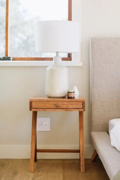 Hendrik Nightstand -Default Template 5 dm1 8762