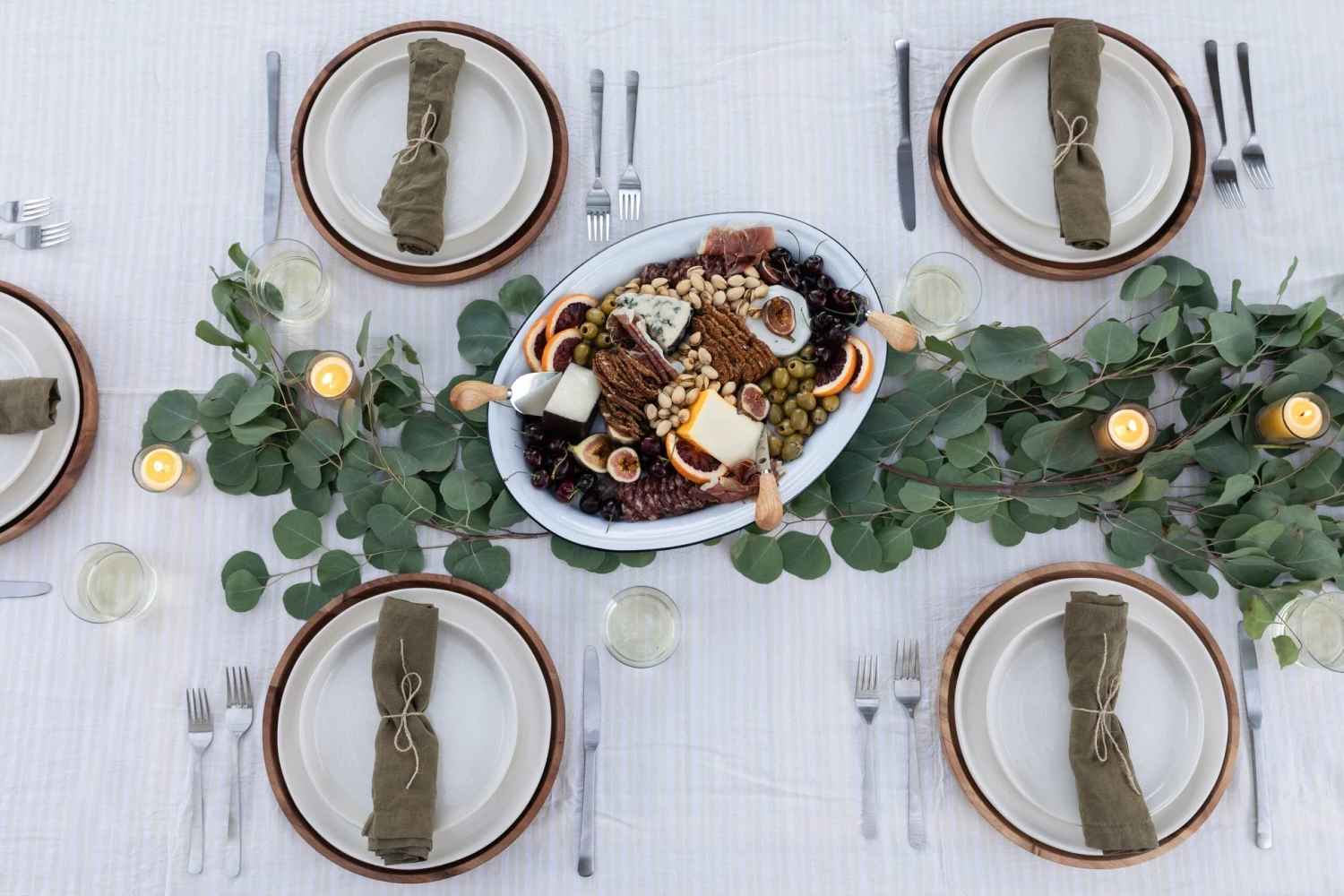 Linen Table Napkins (Set Of 4) By Cultiver 4 Linen Table Napkins (Set Of 4) By Cultiver - Image 2